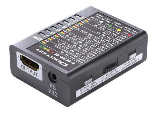 Dr HDMI 4K văzut dinspre ieșire, cu tabelul băncilor EDID UHD imprimat pe capac