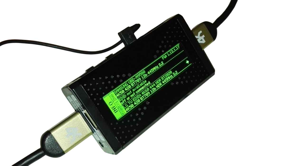 Ecranul INFO OLED al HDfury Vertex: player Samsung UHD Blu-ray la intrare, semnal 4K50 cu HDCP 2.2 spre un televizor LG